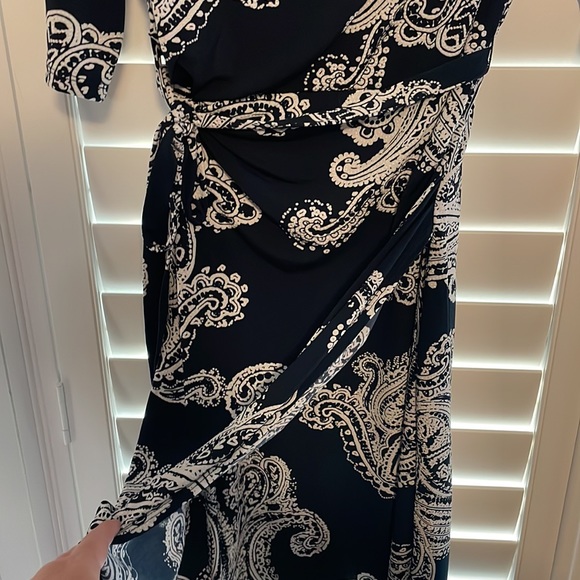 Roz&Ali navy blue and white faux wrap dress, size Medium, excellent condition - Picture 6 of 7